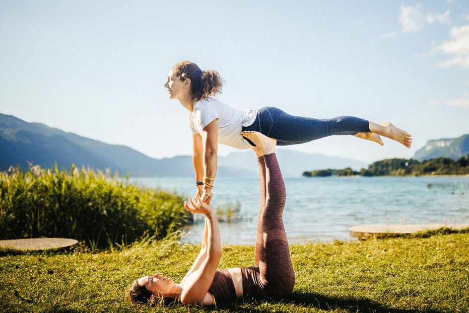 © yogaenduo-aixlesbainsrivieradesalpes - Baptiste Dulac