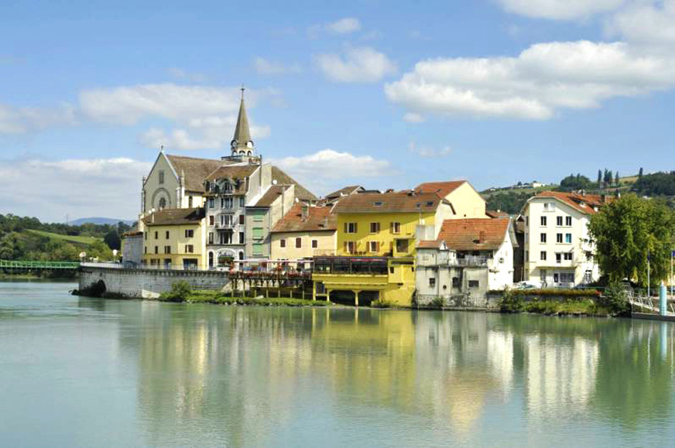 © ViaRhôna - View on Seyssel - Rhône-Alpes Tourisme - M. Rougy